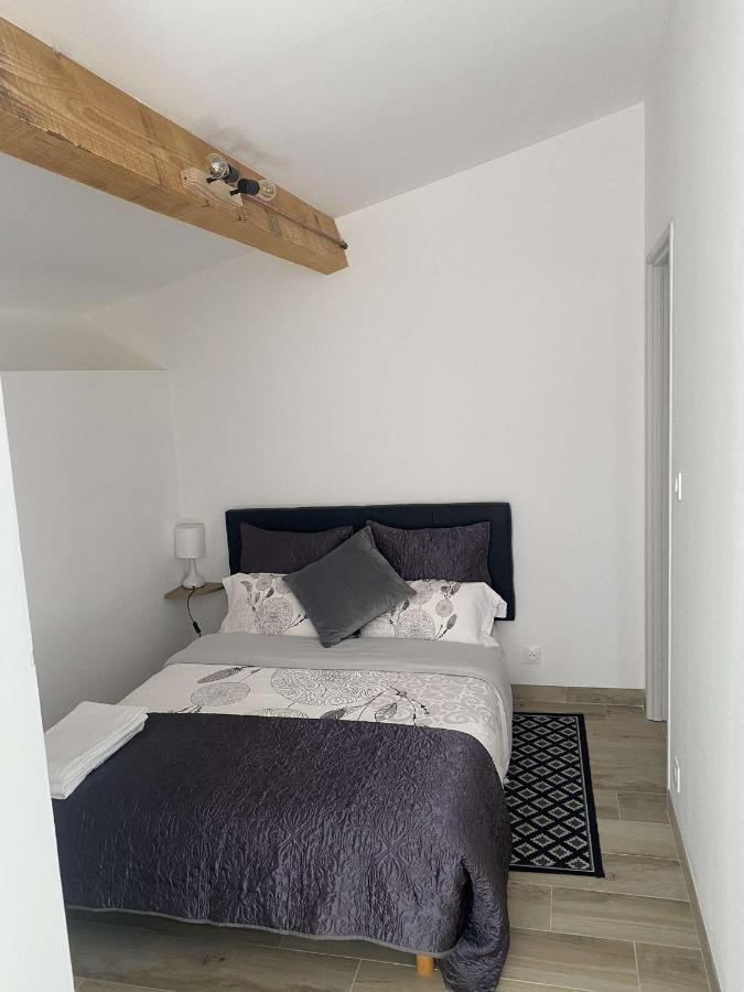 Bel Appartement Au Coeur Du Village De Sartene Exterior foto